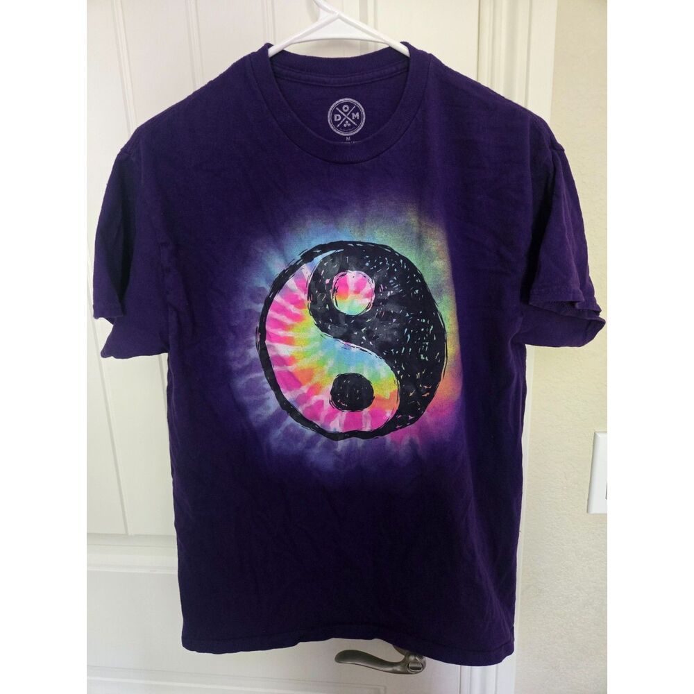 DOM Men’s Medium Purple Tie Dye Yin Yang Graphic T-Shirt 100% Cotton